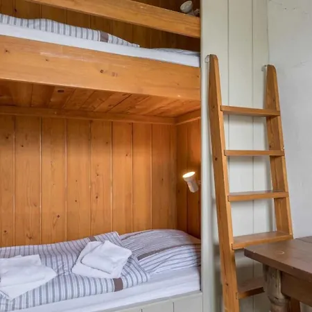 Apartment 3 Caspar Hoyer Id 385 *